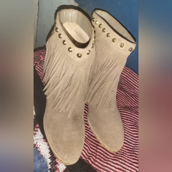 Michael Kors 6 1/2 Suede, Fringe Booties - Picture 5 of 16